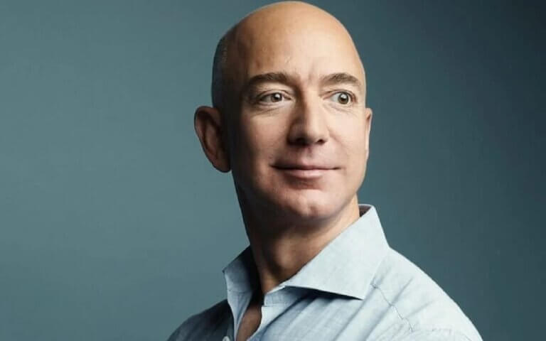 Jeff Bezos encabeça a lista da Forbes com os homens mais ricos do mundo de 2020