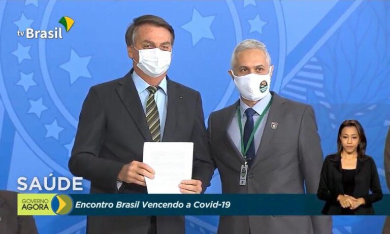 Médicos em defesa do tratamento precoce contra Covid-19 participam de solenidade no Palácio do Planalto em prol do direito de salvar vidas