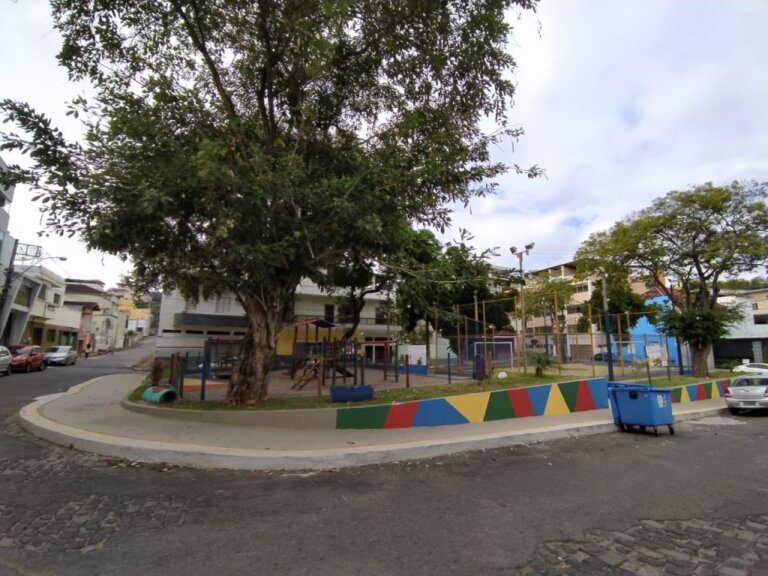 Prefeitura melhora estrutura de praça e quadra no bairro Independência - Prefeitura de Cachoeiro de Itapemirim