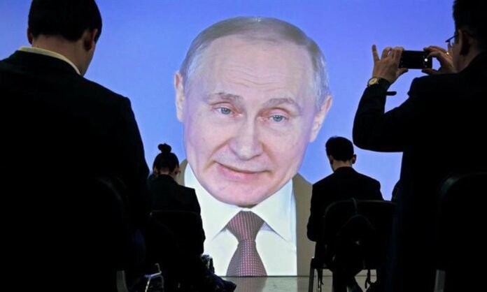 Putin diz que ajuda militar está disponível para Bielorrússia