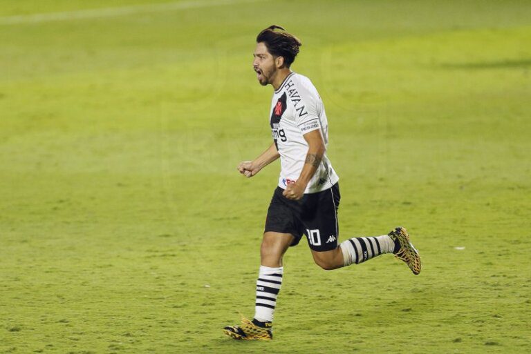 Benítez comemora primeiro gol pelo Vasco e diz estar feliz no clube