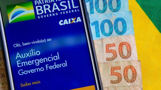 Área econômica chega a R$ 300 para auxílio emergencial pedido por Bolsonaro