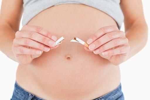 Cigarro na gravidez compromete saúde do bebê e pode causar aborto espontâneo