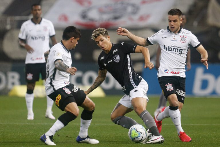 Estreando na Neo Química Arena, Corinthians fica no empate com o Botafogo