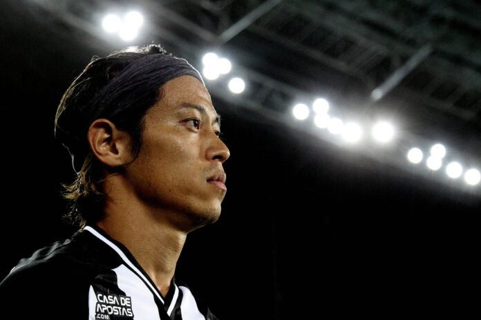 Honda minimiza saída no primeiro tempo em derrota do Botafogo no clássico