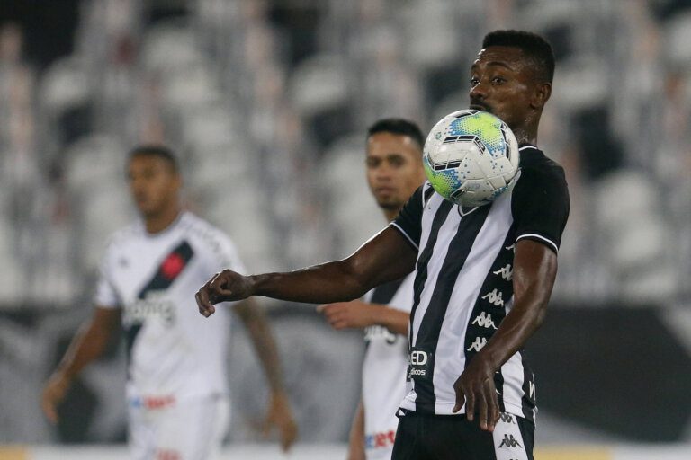 Kalou analisa sua adaptação no Botafogo