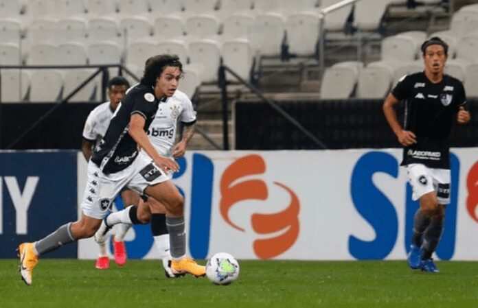Matheus Nascimento exalta estreia como profissional do Botafogo