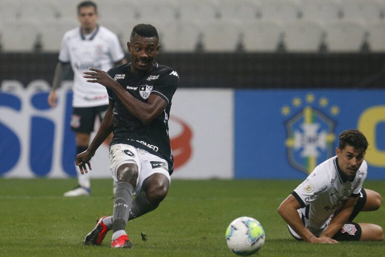 Paulo Autuori não se surpreende com adaptação de Kalou no Botafogo