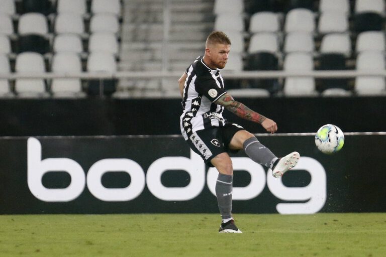 Rafael Forster prega fim dos erros no Botafogo