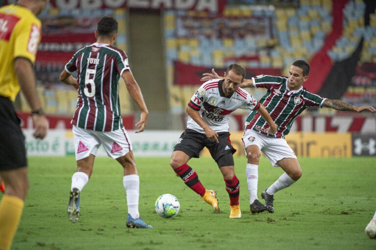 Everton Ribeiro sai em defesa do rodízio de Dome no Flamengo