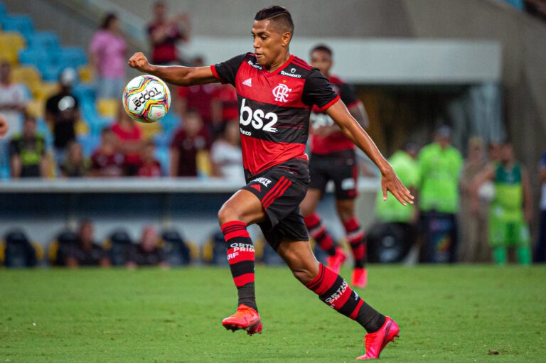 Pedro Rocha tem constatada lesão e vira preocupação no Flamengo