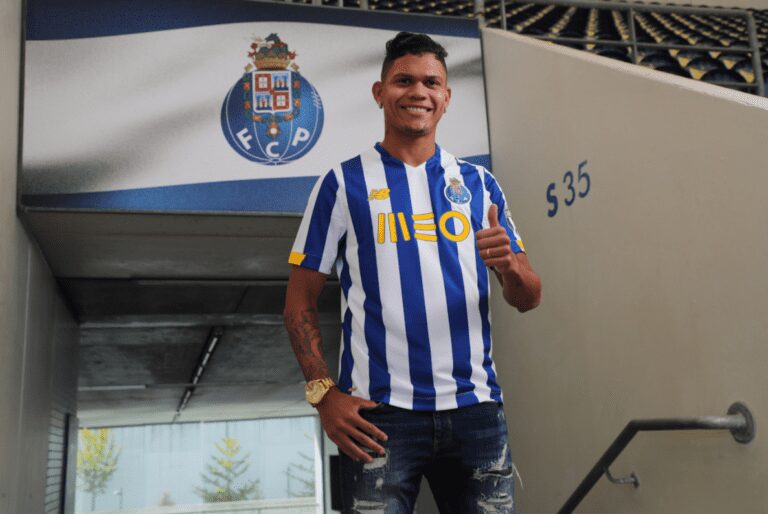 Ex-Fluminense, Evanílson é apresentado como reforço do Porto