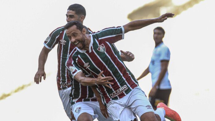 Nenê faz dois e Corinthians perde para o Fluminense na primeira sem Tiago Nunes