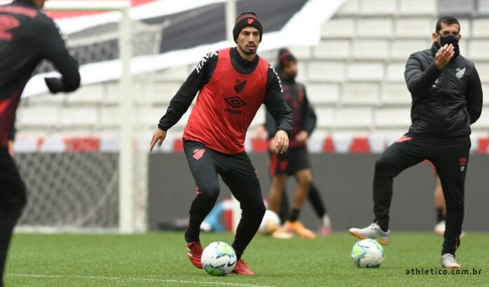 Athletico-PR encerra a preparação para enfrentar o Fluminense pelo Brasileirão