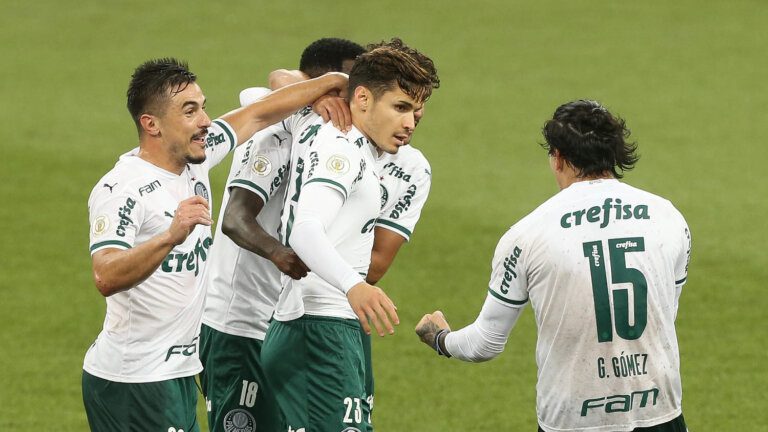 Palmeiras supera Athletico-PR nos acréscimos e desencanta no Campeonato Brasileiro