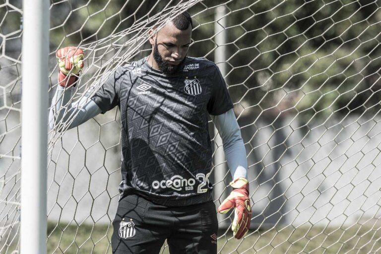 Santos encaminha venda de Everson ao Atlético-MG e deve receber jogador em troca