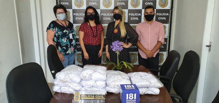 ES Solidário entrega doação de 1.100 máscaras para atender mulheres em situação de violência