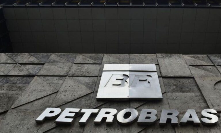 Polícia Federal cumpre mandados contra possíveis fraudes na Petrobras entre 2008 e 2011