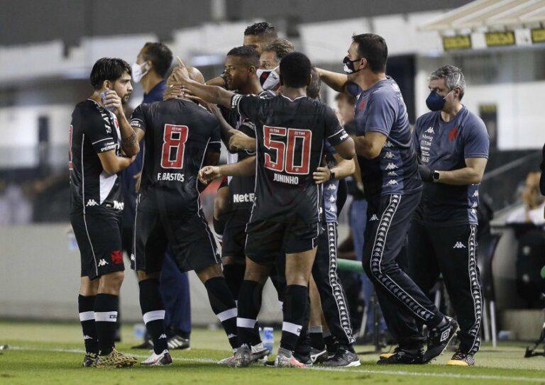 Juninho destaca união do time do Vasco após empate com o Santos
