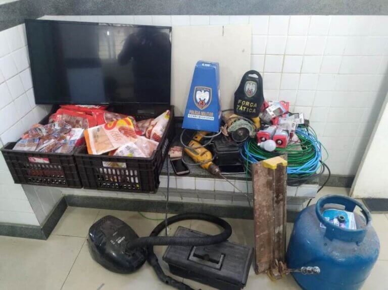 Polícia Militar recupera produtos de furto e apreende veículo em Marataízes