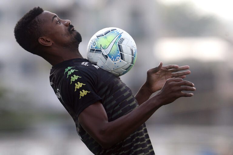 Botafogo desmente boatos sobre possível lesão de Kalou