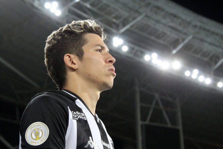 Com lesão no tornozelo, Bruno Nazário vira desfalque do Botafogo