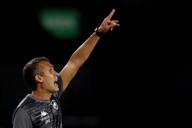 Lazaroni lamenta tropeço do Botafogo e descarta priorizar Copa do Brasil