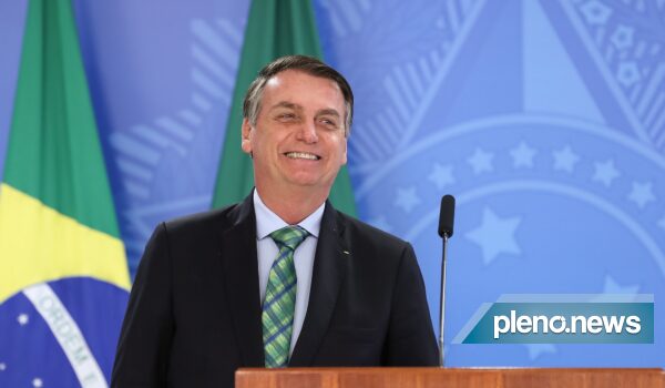 Em alta, aprovação de Bolsonaro sobe para 52%, aponta pesquisa