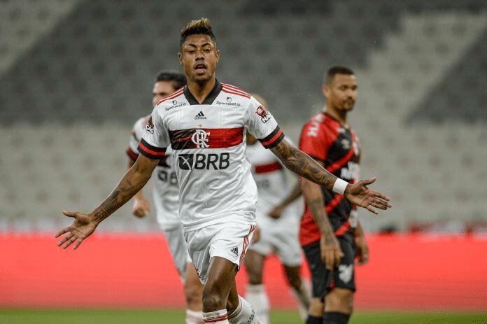 Flamengo joga para o gasto e vence o Athletico-PR pela Copa do Brasil