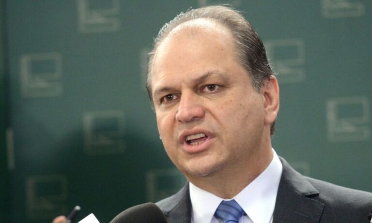 Líder do governo na Câmara, Ricardo Barros cita Sarney e defende plebiscito para mudar Constituição