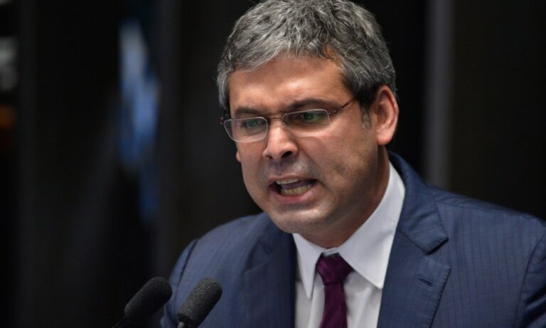 MP Eleitoral vai à Justiça e pede impugnação da candidatura de Lindbergh ao cargo de vereador do Rio