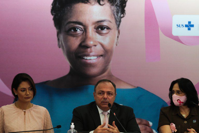 Outubro Rosa | Dados do Ministério da Saúde mostram que início do tratamento do câncer de mama para pacientes que procuram atendimento no SUS está mais ágil