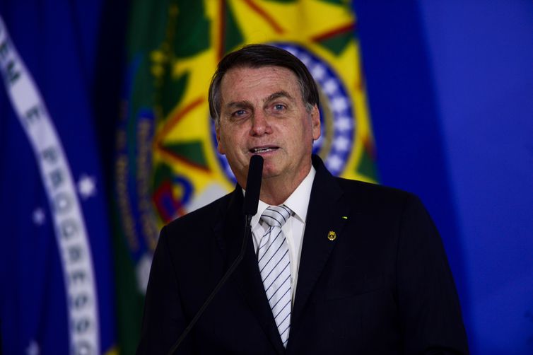 Bolsonaro participa de encerramento de cursos da Polícia Federal