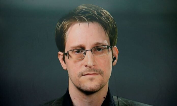 Rússia concede a Edward Snowden direitos de residência permanente