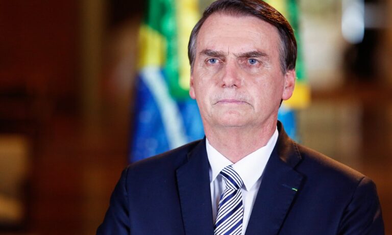 Bolsonaro diz em reunião do BRICS que revelará os países que importam madeira extraída ilegalmente da Amazônia