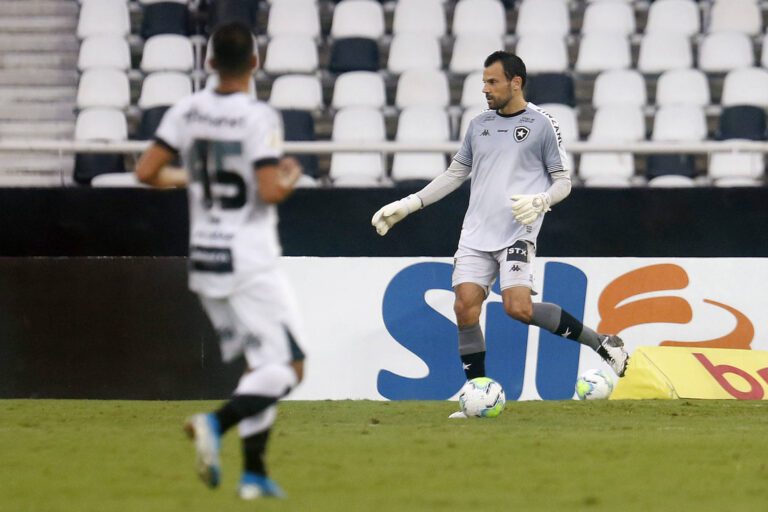 Botafogo e Diego Cavalieri ficam perto do acerto