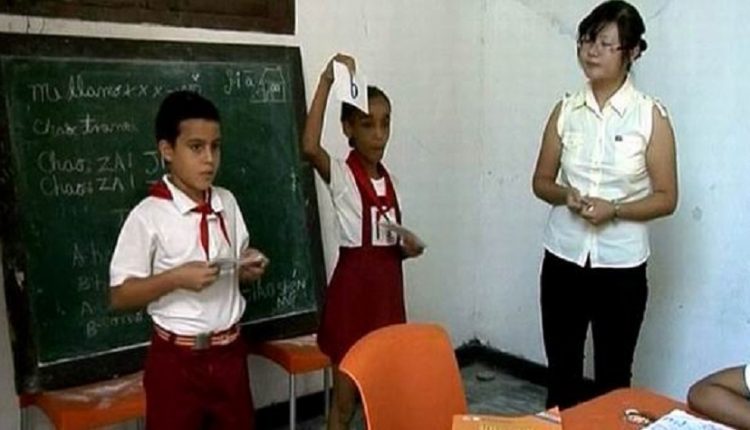 Governo de Cuba assina acordo com Pequim para promover o ensino do Chinês como ‘segunda língua oficial’ na ilha, diz site cubano