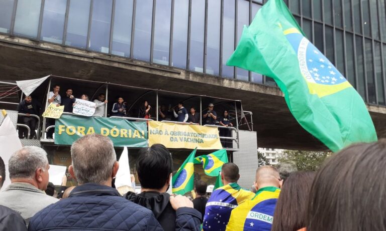 Manifestantes contra obrigatoriedade da vacina da covid-19 começam a chegar à Avenida Paulista