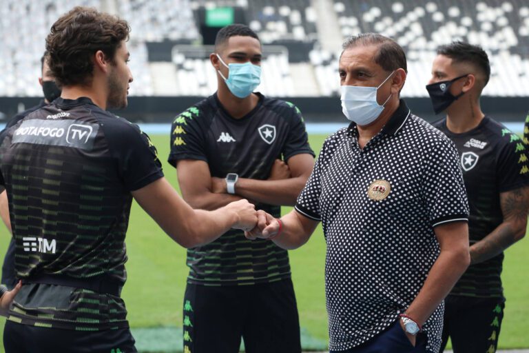 Ainda sem Ramón Díaz, Botafogo faz confronto direto contra o Bragantino