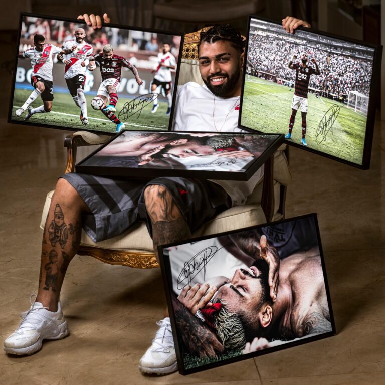 Gabigol lança linha de quadros autografados com fotos da conquista da Libertadores