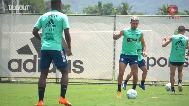 Na cola de Rogério Ceni no treino do Flamengo