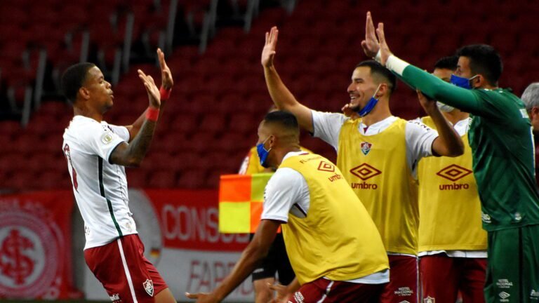 Caio Paulista, do Fluminense, vibra com gol da vitória sobre o Inter no Beira-Rio