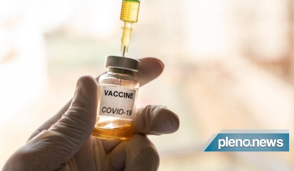 Vacina de Oxford deve começar a ser aplicada até março de 2021