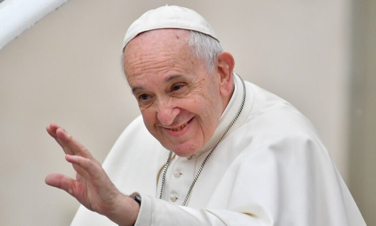 Vaticano diz que declaração do papa Francisco sobre união de homossexuais foi tirada de contexto