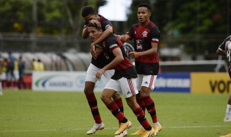 Flamengo bate Fluminense e abre vantagem nas quartas do Brasileirão sub-20