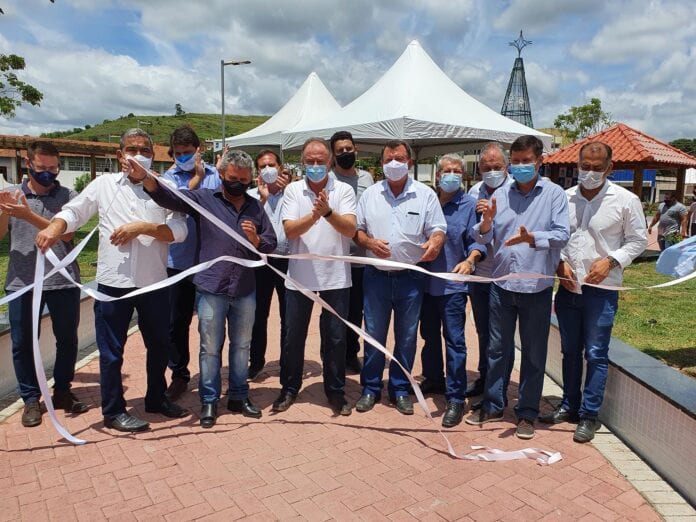 Governador participa da entrega das obras de creche e revitalização de praça em Itaguaçu