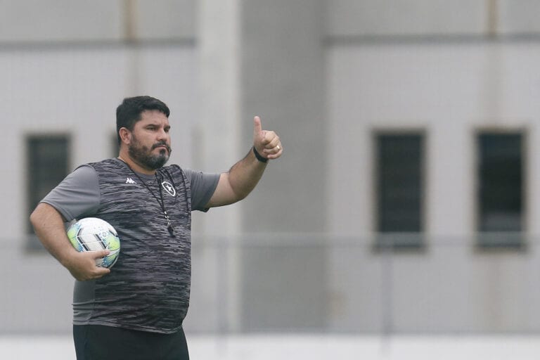 Botafogo se prepara para pegar o Corinthians e Barroca faz testes