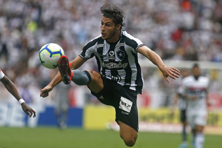 Eduardo Barroca confirma saída de lateral Marcinho: “Realmente não vai ficar”