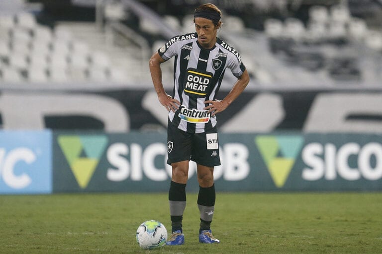 Honda é barrado do time titular do Botafogo e não enfrenta o São Paulo