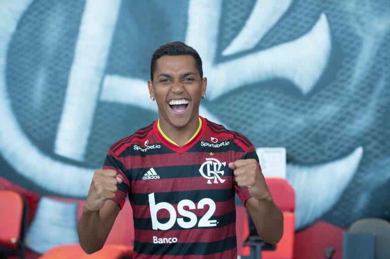 Pedro Rocha é liberado dos treinos e deixa Flamengo